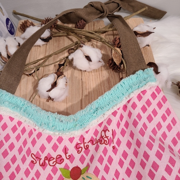 🧁🧁NEW🧁🧁SUPER CUTE!! Sweet Stuff Cupcake Apron for young girl cookers 🧁🧁 - Picture 4 of 16